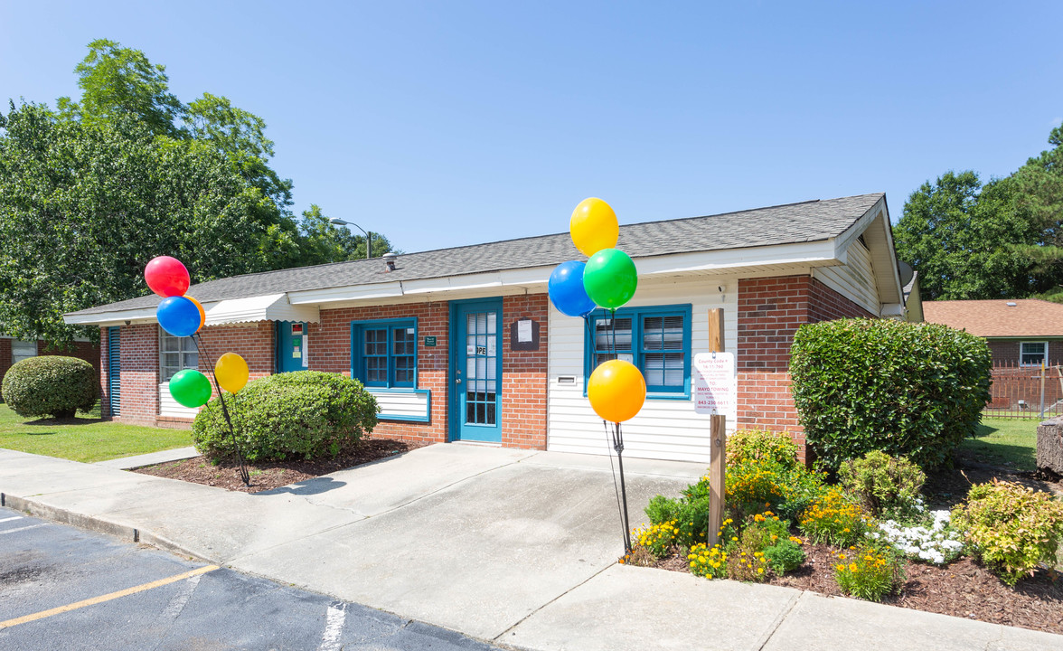 Oaks at Florence in Florence, SC - Building Photo