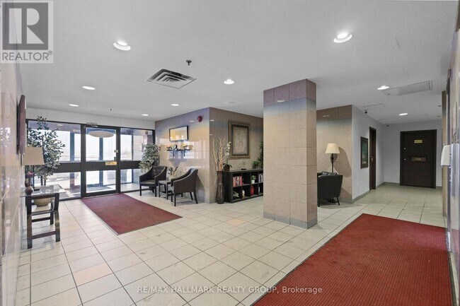 2019 Bank St in Ottawa, ON - Building Photo - Building Photo