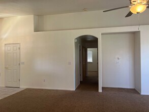 950 Geneva Dr in Lemoore, CA - Building Photo - Building Photo