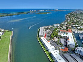 28 Yacht Club Dr in North Palm Beach, FL - Building Photo