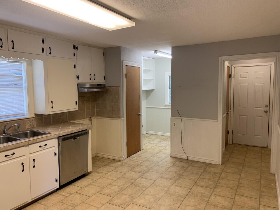 1292 Farm to Market Rd 557 in Pittsburg, TX - Building Photo