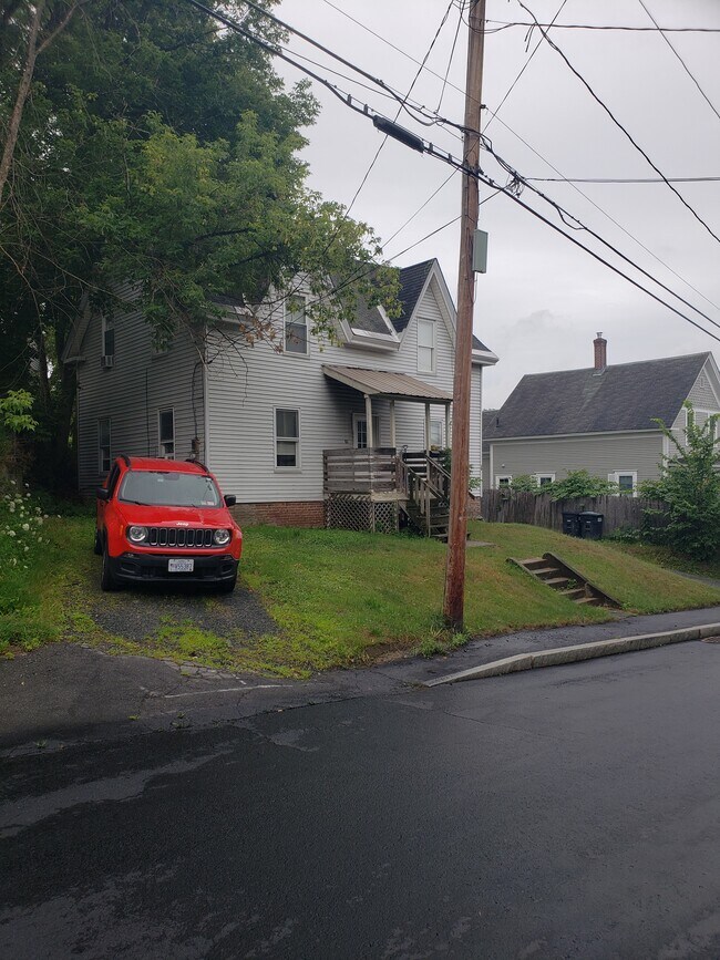 39 Barnes St Rentals in Claremont, NH