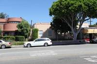 909-911 Montana Ave in Santa Monica, CA - Building Photo - Building Photo