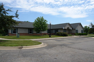 1038 Eastbury in Lansing, MI - Foto de edificio - Building Photo