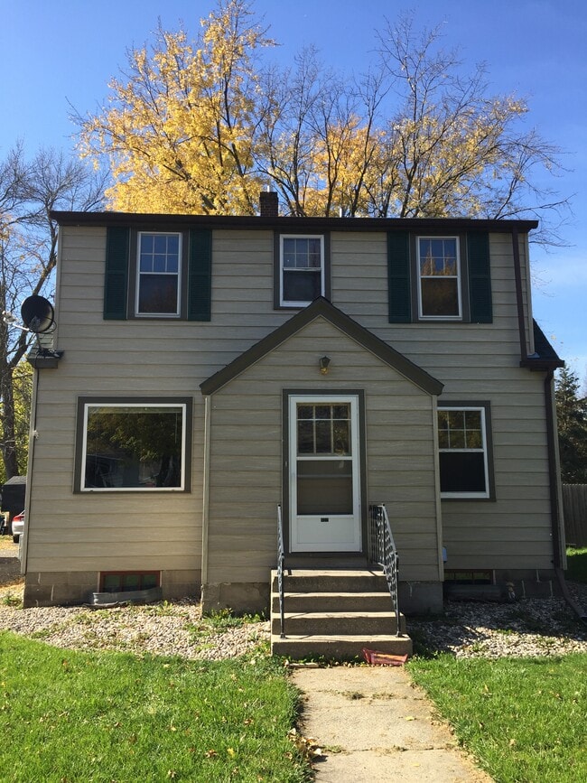 property at 620 Ann St SE