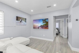 1622 SW 19th St in Miami, FL - Building Photo - Building Photo