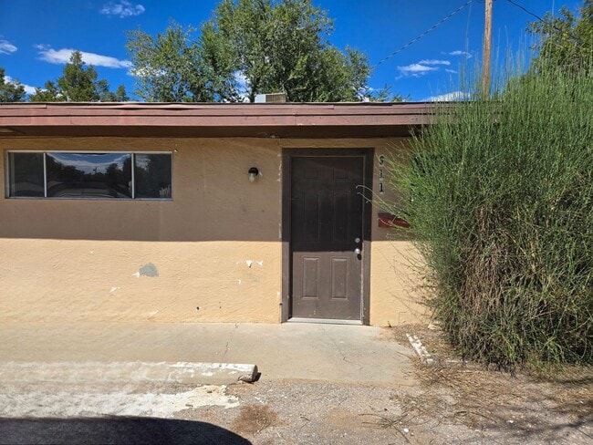 property at 511 W McGaffey St