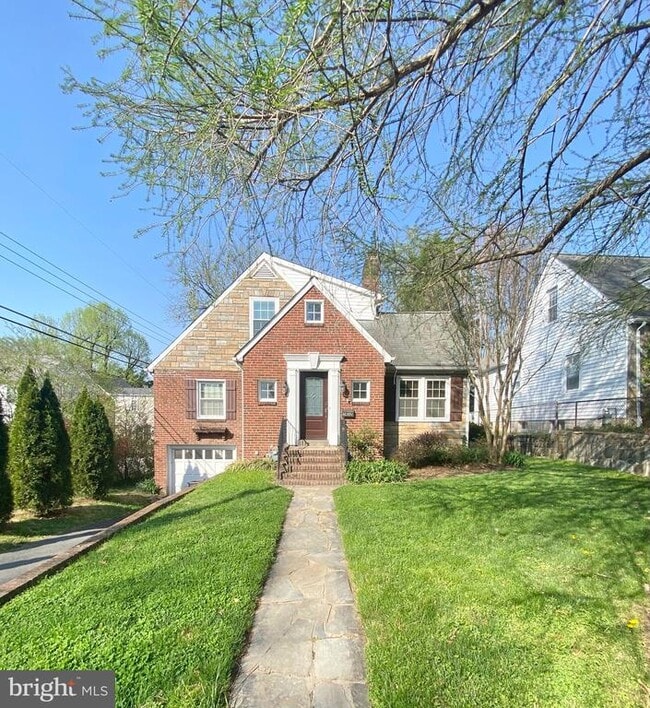 property at 1612 N Buchanan St