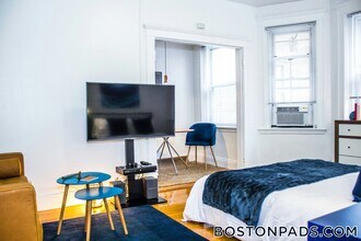 121 Park Dr in Boston, MA - Foto de edificio - Building Photo