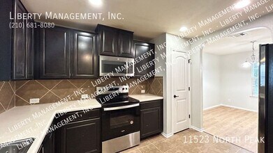 11523 N Peak in San Antonio, TX - Building Photo - Building Photo