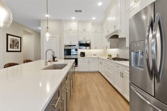 9426 Oakheath Canyon Ct in Tomball, TX - Foto de edificio - Building Photo