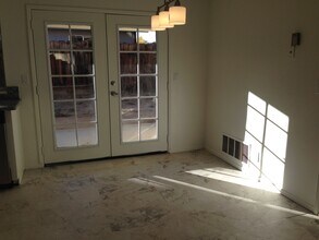 709 W Atkins Ave, Unit A in Ridgecrest, CA - Foto de edificio - Building Photo