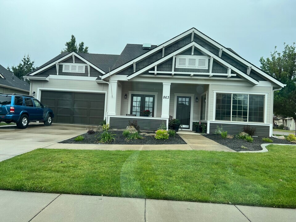 863 W Colbert St in Meridian, ID - Foto de edificio