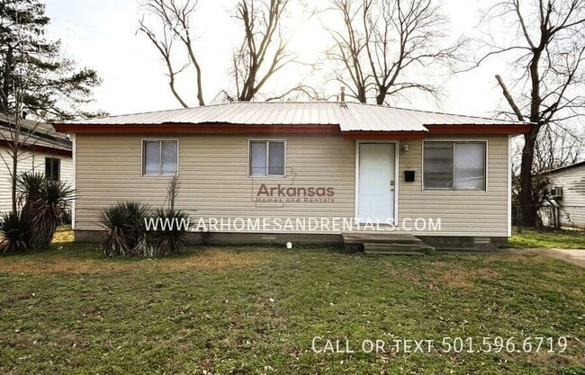 property at 900 Greendale Dr