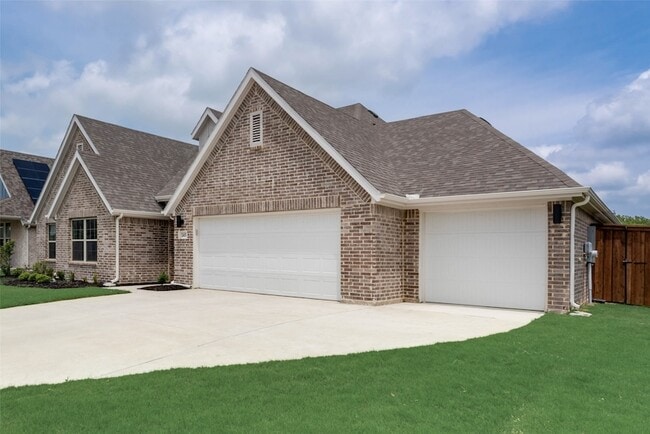 243 Frio Dr, Unit 1 & 2 in Waxahachie, TX - Building Photo - Building Photo