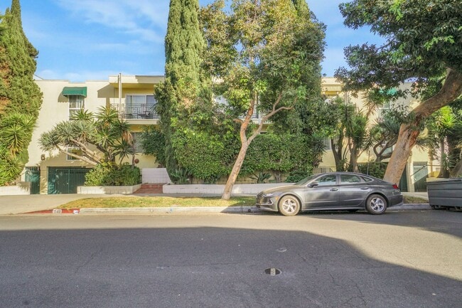 540 Orlando in Los Angeles, CA - Foto de edificio - Building Photo