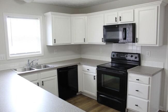 10945 Symington Cir in Louisville, KY - Building Photo - Building Photo