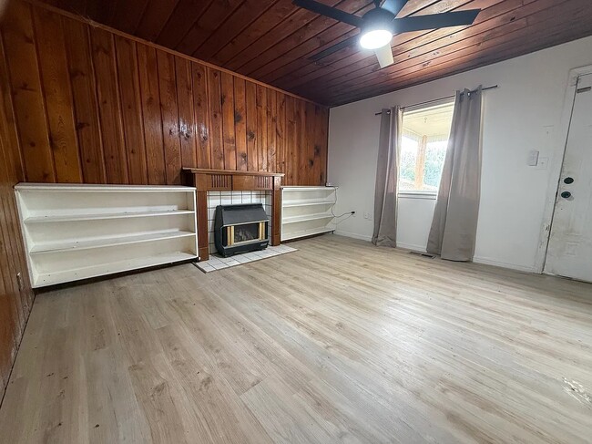 810 N 12th St in Collinsville, OK - Building Photo - Building Photo