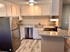 120 Granada Dr in Mountain View, CA - Building Photo