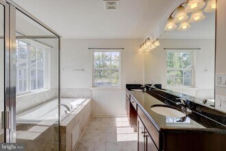 101 Pearce Ln in Monmouth Junction, NJ - Building Photo - Building Photo