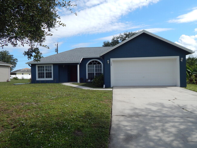 132 SW Elderberry Dr in Port St. Lucie, FL - Building Photo - Building Photo