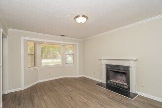 1268 Brandl Dr SW in Marietta, GA - Foto de edificio - Building Photo