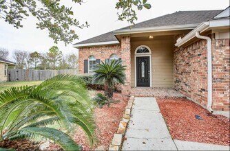 2301 Wimberly Dr in Deer Park, TX - Building Photo - Building Photo