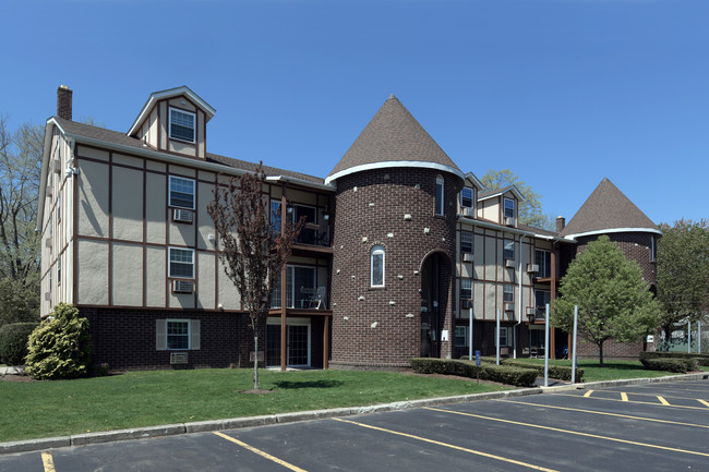 Lofts & Townhomes @ International Apartments