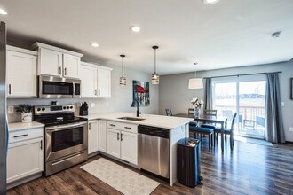 402 Dawson Dr in West Branch, IA - Building Photo - Building Photo