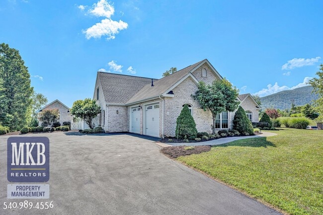 7621 Nandina Dr in Roanoke, VA - Building Photo - Building Photo