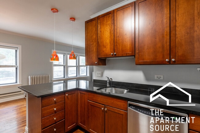 736 W Addison St, Unit S3