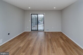 69 Fisher Dr in Franklin Township, NJ - Building Photo - Building Photo