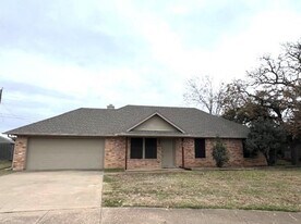 624 Johnathon Ct in Joshua, TX - Building Photo