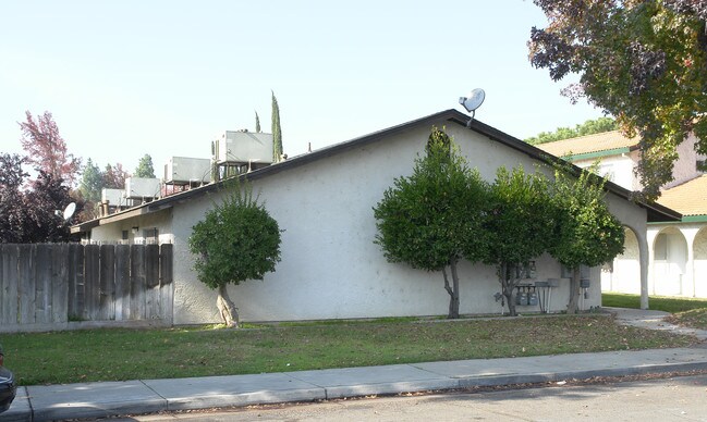 2573 Alabama St in Atwater, CA - Foto de edificio - Building Photo