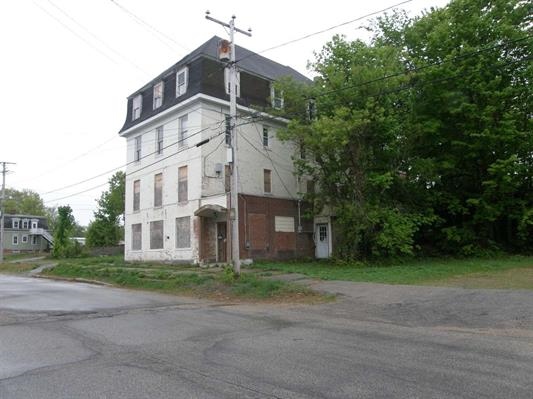 67 Elm St in Somersworth, NH - Foto de edificio - Building Photo