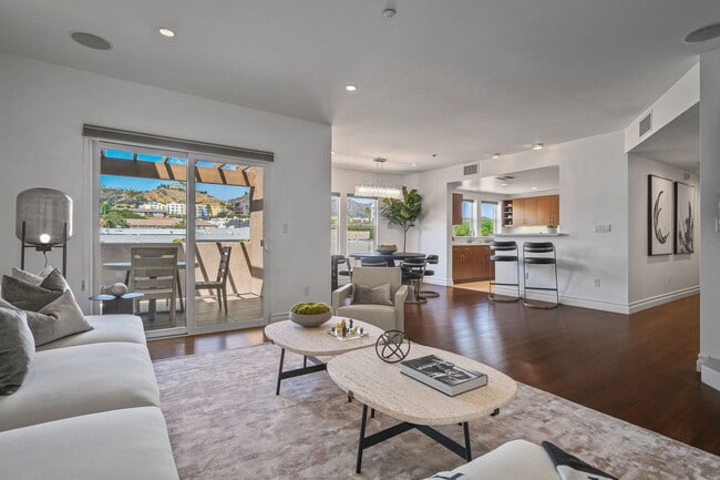 property at 1248 Laurel Ave