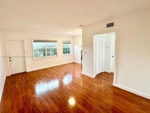 2101 Bay Dr in Miami, FL - Building Photo - Building Photo