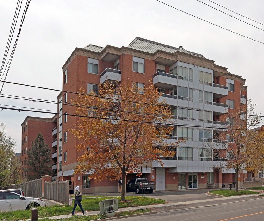 Drewry Place in Toronto, ON - Building Photo