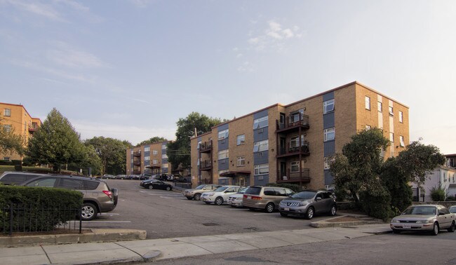 Adams Court B in Mattapan, MA - Building Photo - Building Photo