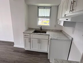 1716 N 6th St in Harrisburg, PA - Foto de edificio - Building Photo