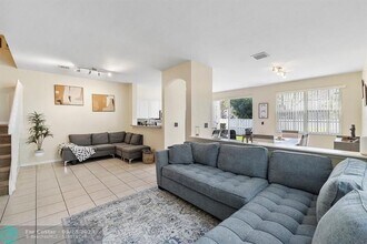 9090 NW 40th Pl in Sunrise, FL - Building Photo - Building Photo