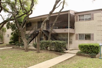 606-618 Chauncey Dr in San Antonio, TX - Foto de edificio - Building Photo