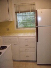 612 NE 10th Pl in Gainesville, FL - Building Photo - Building Photo