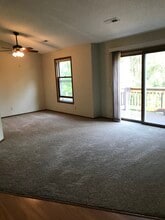 1389 Berry Ridge Rd, Unit 303 in Eagan, MN - Building Photo - Building Photo