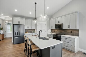 933 Long Dr in Solon, IA - Building Photo - Building Photo