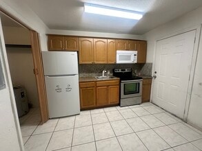 163 NE 76th St, Unit 0 in Miami, FL - Foto de edificio - Building Photo