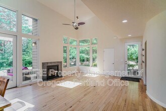 9342 NW Skyline Blvd in Portland, OR - Building Photo - Building Photo