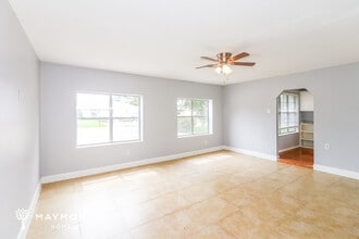 7126 Kings Dr in Baytown, TX - Building Photo - Building Photo