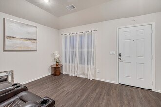 9921 Spg Crk Rd in Cleveland, TX - Building Photo - Building Photo