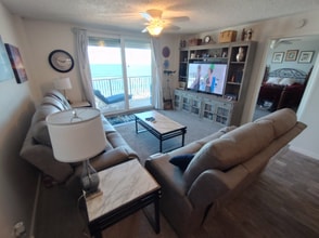 111 S Atlantic Ave in Ormond Beach, FL - Foto de edificio - Building Photo